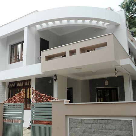 Moksha Homestay Thiruvananthapuram Ngoại thất bức ảnh